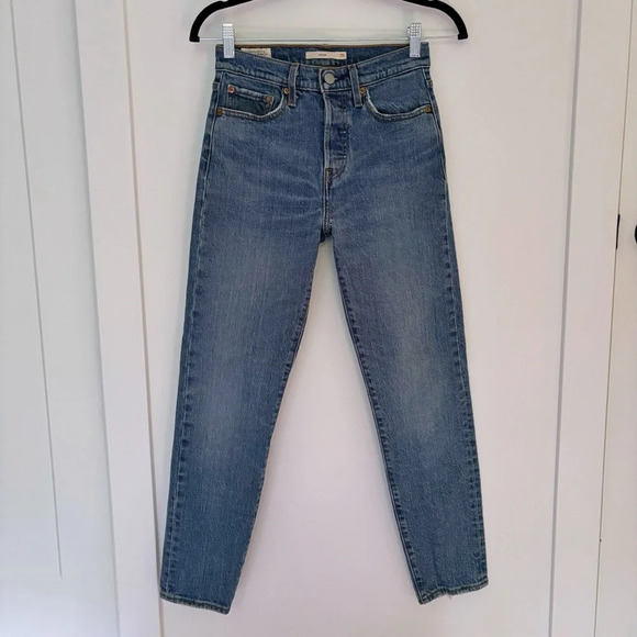 Levi’s Wedgie Icon Fit Denim Jeans Size  25 These Dreams Medium Blue Wash - Picture 2 of 8
